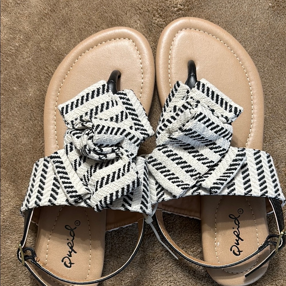Qupid Black and White Striped Sandals - Picture 13 of 13